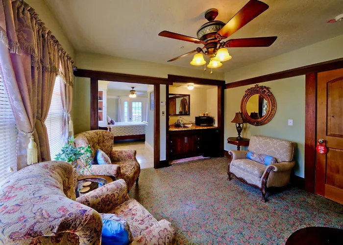 Shorelight Inn