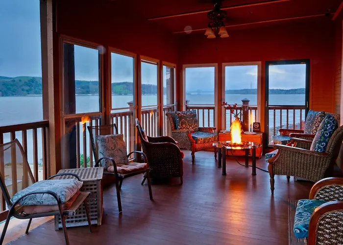 Shorelight Inn